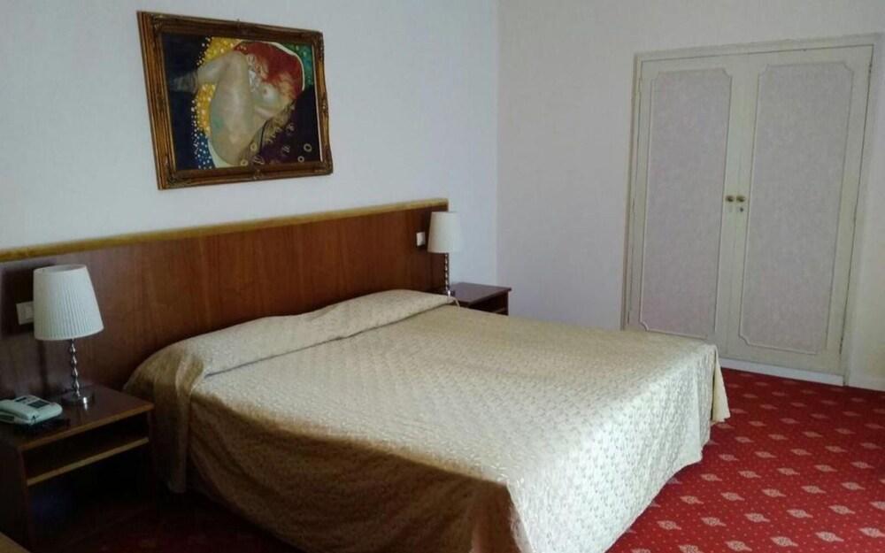 Grand Hotel Regina Salsomaggiore Salsomaggiore Terme Esterno foto